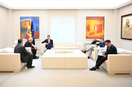 14/05/2025. Pedro Sánchez mantiene un encuentro con representantes de la Confederación Nacional de Pymes. El presidente del Gobierno, Pedro ...