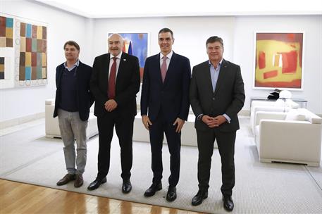 14/05/2025. Pedro Sánchez mantiene un encuentro con representantes de la Confederación Nacional de Pymes. Foto de grupo del encuentro del pr...