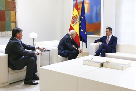 14/05/2025. Pedro S&#225;nchez mantiene un encuentro con representantes de la Confederaci&#243;n Nacional de Pymes. El presidente del Gobierno, Pedro ...