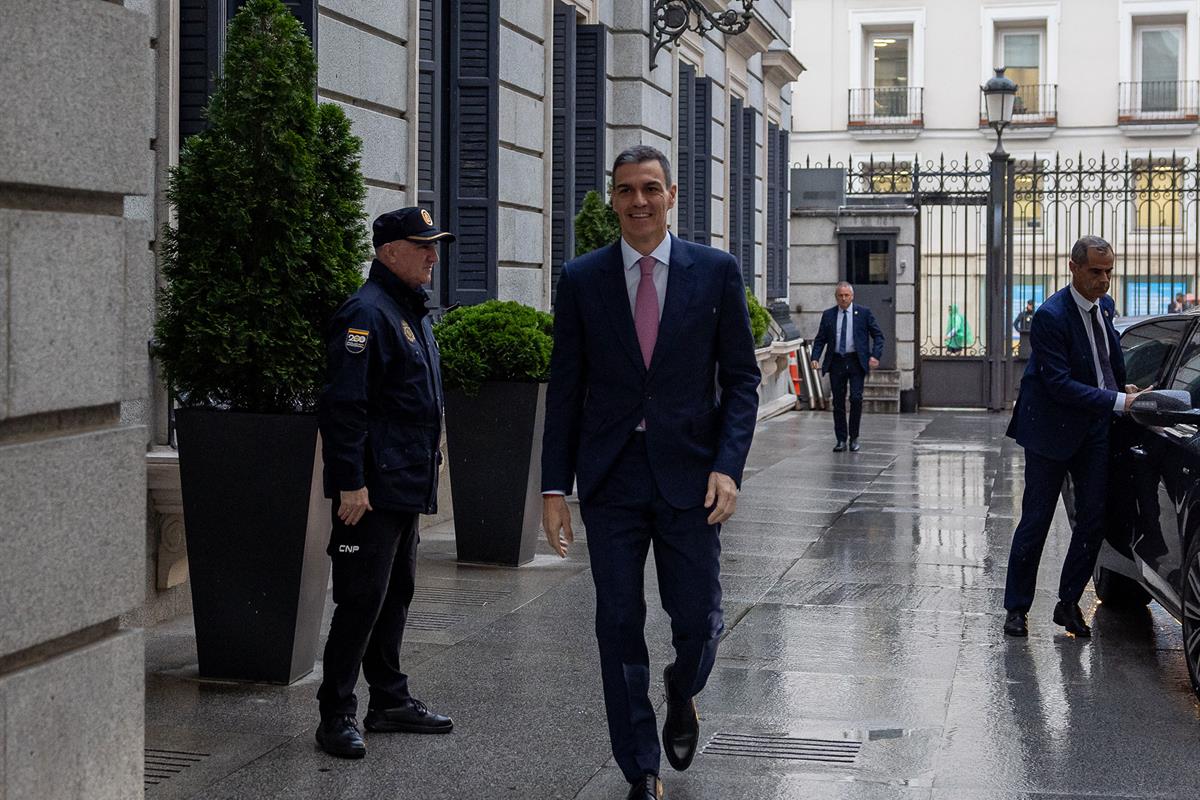14/05/2025. Pedro Sánchez asiste a la sesión de control al Gobierno. El presidente del Gobierno, Pedro Sánchez, a su llegada al Congreso de ...