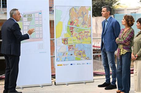 14/09/2025. Pedro Sánchez visita una promoción de vivienda de alquiler asequible en Málaga. El presidente del Gobierno, Pedro Sánchez, y la ...