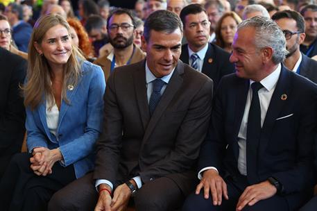 14/10/2025. Pedro Sánchez interviene en la Convención del Pacto de Estado frente a la Emergencia Climática. La vicepresidenta tercera y mini...