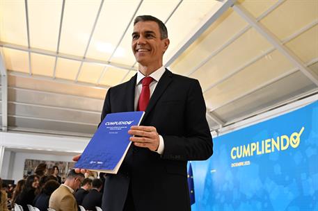 15/12/2025. Presentación del informe "Cumpliendo". El presidente del Gobierno, Pedro Sánchez, durante la comparecencia en rueda de prensa pa...