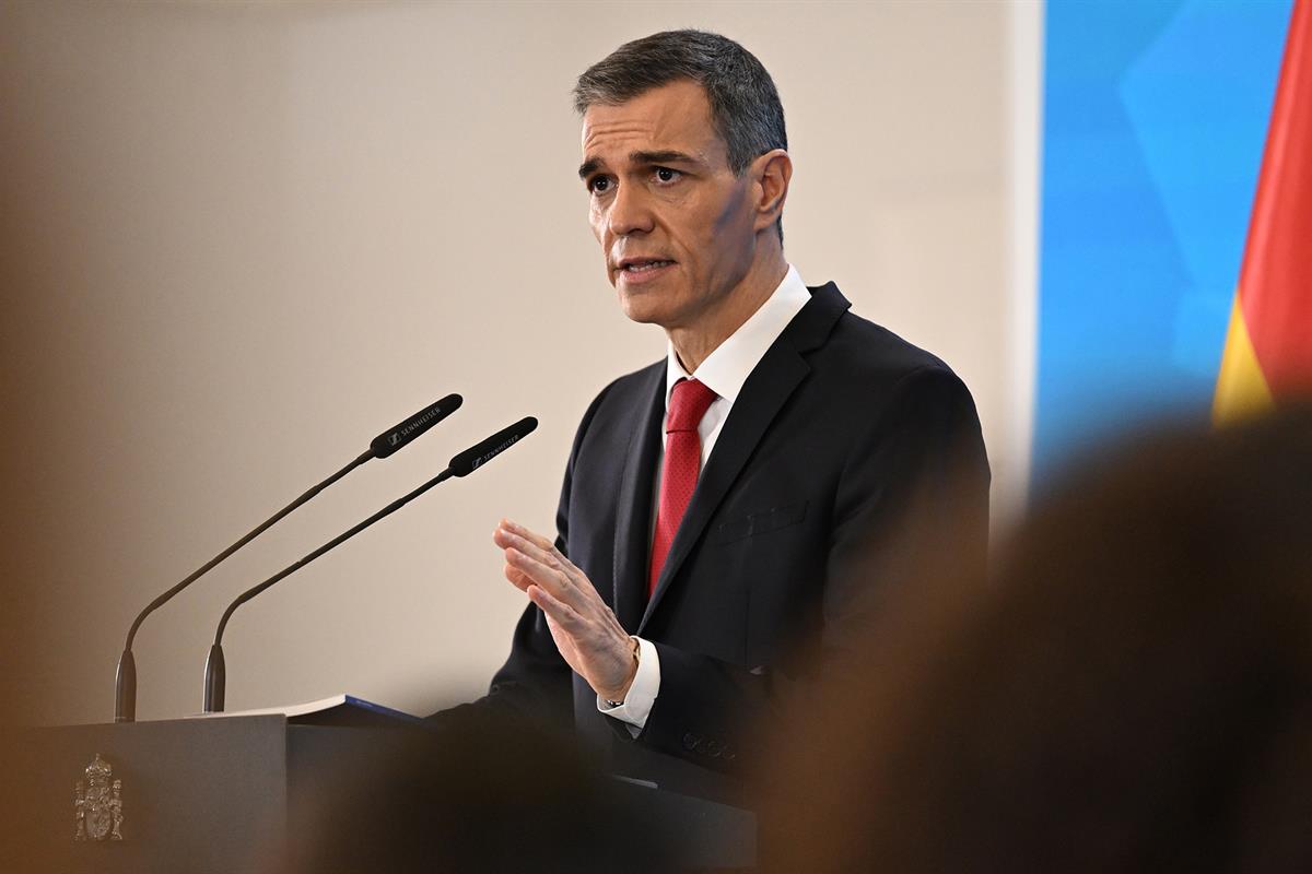 15/12/2025. Presentación del informe "Cumpliendo". El presidente del Gobierno, Pedro Sánchez, durante la comparecencia en rueda de prensa pa...