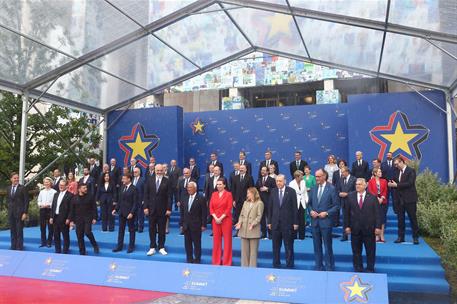 16/05/2025. Pedro S&#225;nchez asiste a la VI Cumbre de la Comunidad Pol&#237;tica Europea. Foto de familia de los participantes en la cumbre