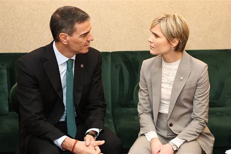 16/05/2025. Pedro S&#225;nchez asiste a la VI Cumbre de la Comunidad Pol&#237;tica Europea. El presidente del Gobierno, Pedro S&#225;nchez, conversa con la...