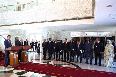 16/07/2025. Viaje del presidente del Gobierno a Mauritania. El presidente del Gobierno, Pedro S&#225;nchez, y el presidente de Mauritania, Mohame...