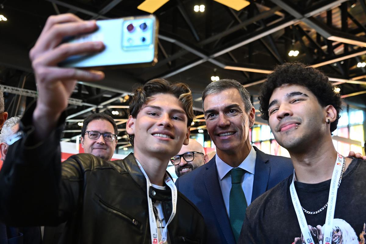 16/10/2025. Pedro Sánchez clausura el Encuentro Internacional de Seguridad de la Información. El presidente del Gobierno, Pedro Sánchez, jun...