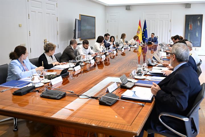 17/06/2025. Pedro Sánchez preside la reunión del Consejo de Seguridad Nacional. El presidente del Gobierno, Pedro Sánchez, presidiendo la re...