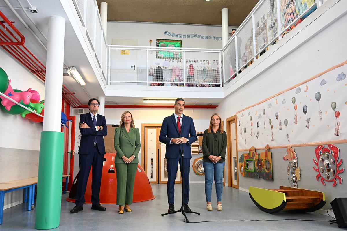 17/09/2025. Pedro Sánchez visita la escuela infantil Casa de los Niños en Getafe. El presidente del Gobierno, Pedro Sánchez, realiza unas de...
