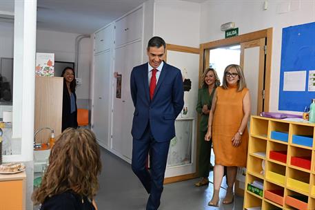 17/09/2025. Pedro Sánchez visita la escuela infantil Casa de los Niños en Getafe. El presidente del Gobierno, Pedro Sánchez, durante la visi...
