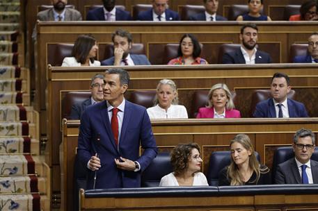 17/09/2025. Pedro Sánchez asiste a la sesión de control al Gobierno. El presidente del Gobierno, Pedro Sánchez, se dirige a la presidenta de...