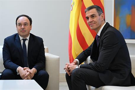 17/12/2025. Encuentro con el president de la Generalitat Valenciana. El presidente del Gobierno, Pedro Sánchez, junto al president valencian...