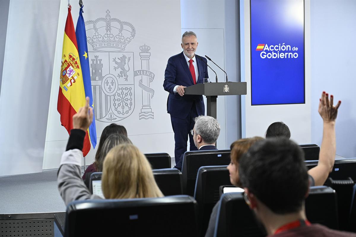 17/12/2025. Encuentro con el president de la Generalitat valenciana. El ministro de Política Territorial y Memoria Democrática, Ángel Víctor...