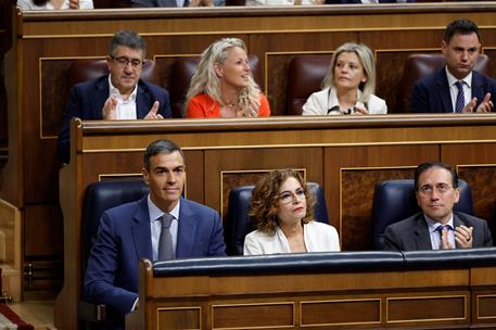 18/06/2025. Pedro S&#225;nchez asiste a la sesi&#243;n de control al Gobierno. El presidente del Gobierno, Pedro S&#225;nchez, junto a la vicepresidenta pr...