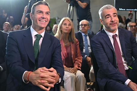 18/09/2025. Pedro Sánchez presenta la propuesta de inversiones de Aena para aeropuertos. El presidente del Gobierno, Pedro Sánchez, junto al...