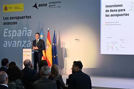 18/09/2025. Pedro Sánchez presenta la propuesta de inversiones de Aena para aeropuertos. El presidente del Gobierno, Pedro Sánchez, durante ...
