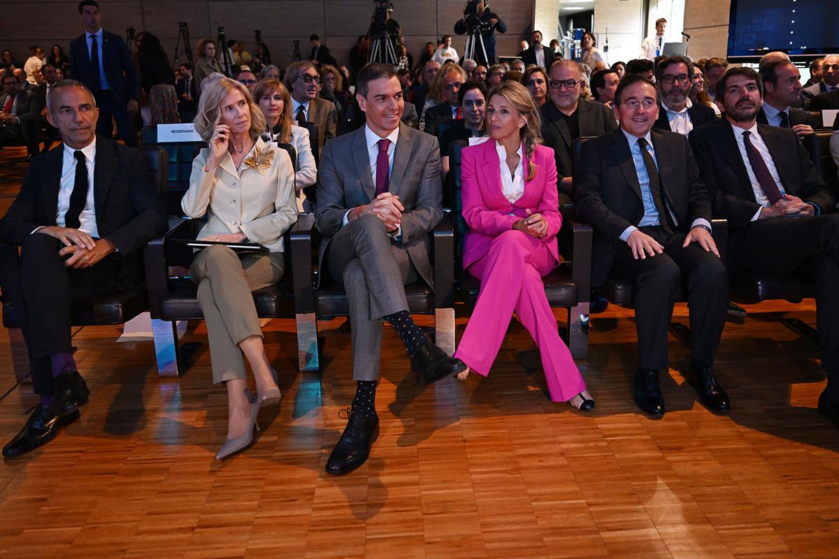 Pedro Sánchez y otros miembros del Gobierno, en la presentación del informe 'Los sectores culturales y creativos en España'