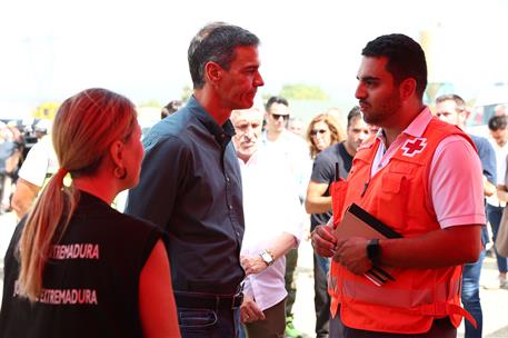 19/08/2025. Pedro Sánchez visita el Puesto de Mando Avanzado de Jarilla (Cáceres). El presidente del Gobierno, Pedro Sánchez, y la president...