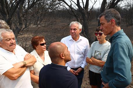 19/08/2025. Pedro Sánchez visita la zona afectada por los incendios en Molezuelas de la Carballeda (Zamora). El presidente del Gobierno, Ped...