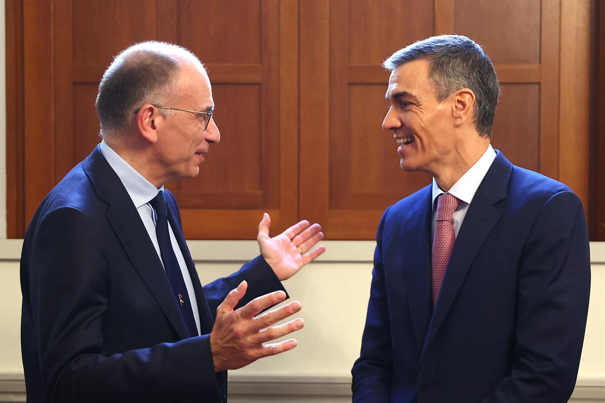 19/11/2025. Pedro Sánchez participa en la IV edición del foro 'Metafuturo'. El jefe del Ejecutivo, Pedro Sánchez, conversa con Enrico Letta,...