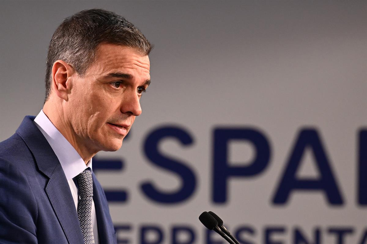 20/03/2025. Pedro Sánchez participa en el Consejo Europeo. El presidente del Gobierno, Pedro Sánchez, atiende a los medios de comunicación e...