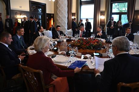 20/10/2025. XII Cumbre de los países del sur de la Unión Europea. Almuerzo de trabajo de los jefes de Estado y de Gobierno del Grupo Euromed...