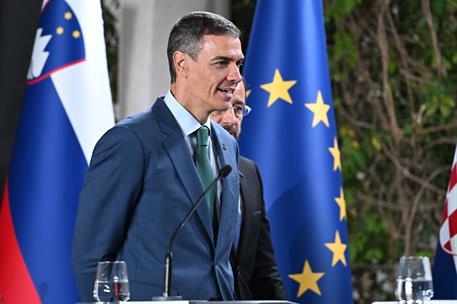 20/10/2025. XII Cumbre de los países del sur de la Unión Europea. El presidente del Gobierno, Pedro Sánchez, durante la comparecencia conjun...