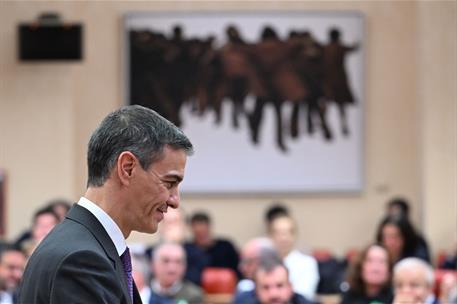 20/11/2025. Pedro Sánchez asiste a la presentación de la serie 'Anatomía de un instante'. El líder del Ejecutivo, Pedro Sánchez, frente al c...