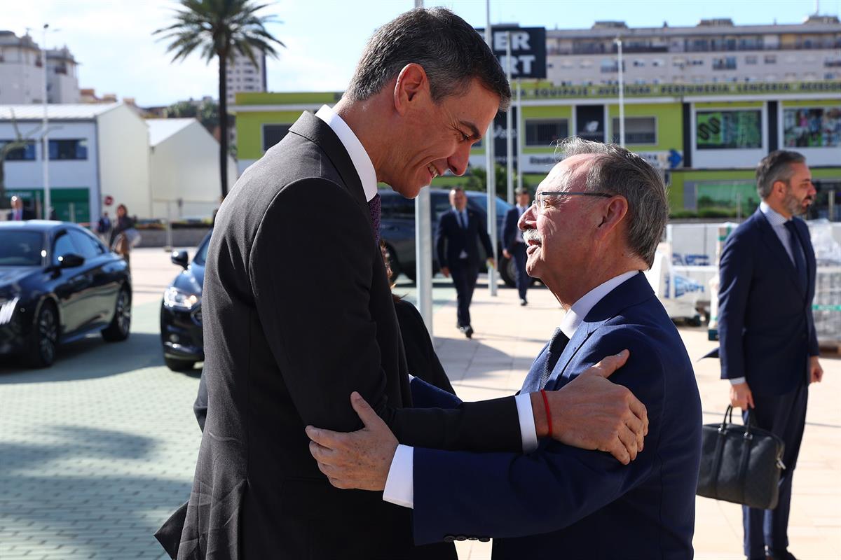 20/11/2025. Pedro Sánchez preside la presentación de la nueva terminal marítima de Ceuta. El presidente del Gobierno, Pedro Sánchez, y el pr...