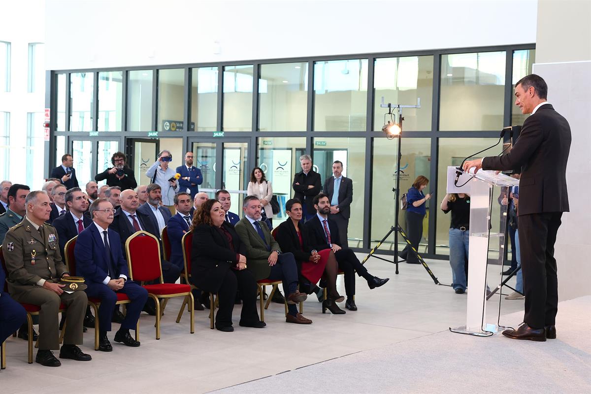 20/11/2025. Pedro Sánchez preside la presentación de la nueva terminal marítima de Ceuta. El presidente del Gobierno, Pedro Sánchez, durante...