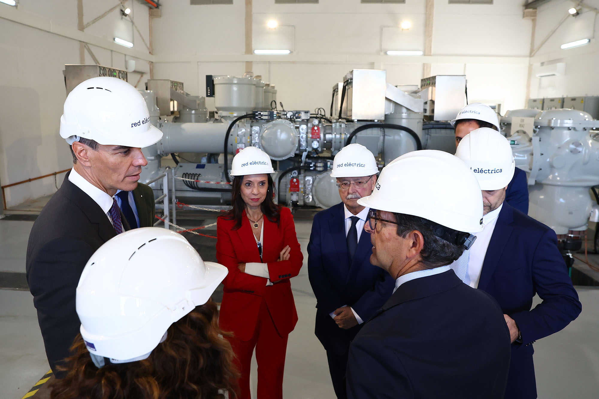 20/11/2025. Pedro Sánchez preside la presentación de la nueva terminal marítima de Ceuta. El presidente del Gobierno, Pedro Sánchez, recibe ...