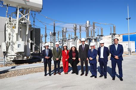 20/11/2025. Pedro Sánchez preside la presentación de la nueva terminal marítima de Ceuta. El presidente del Gobierno, Pedro Sánchez, junto a...