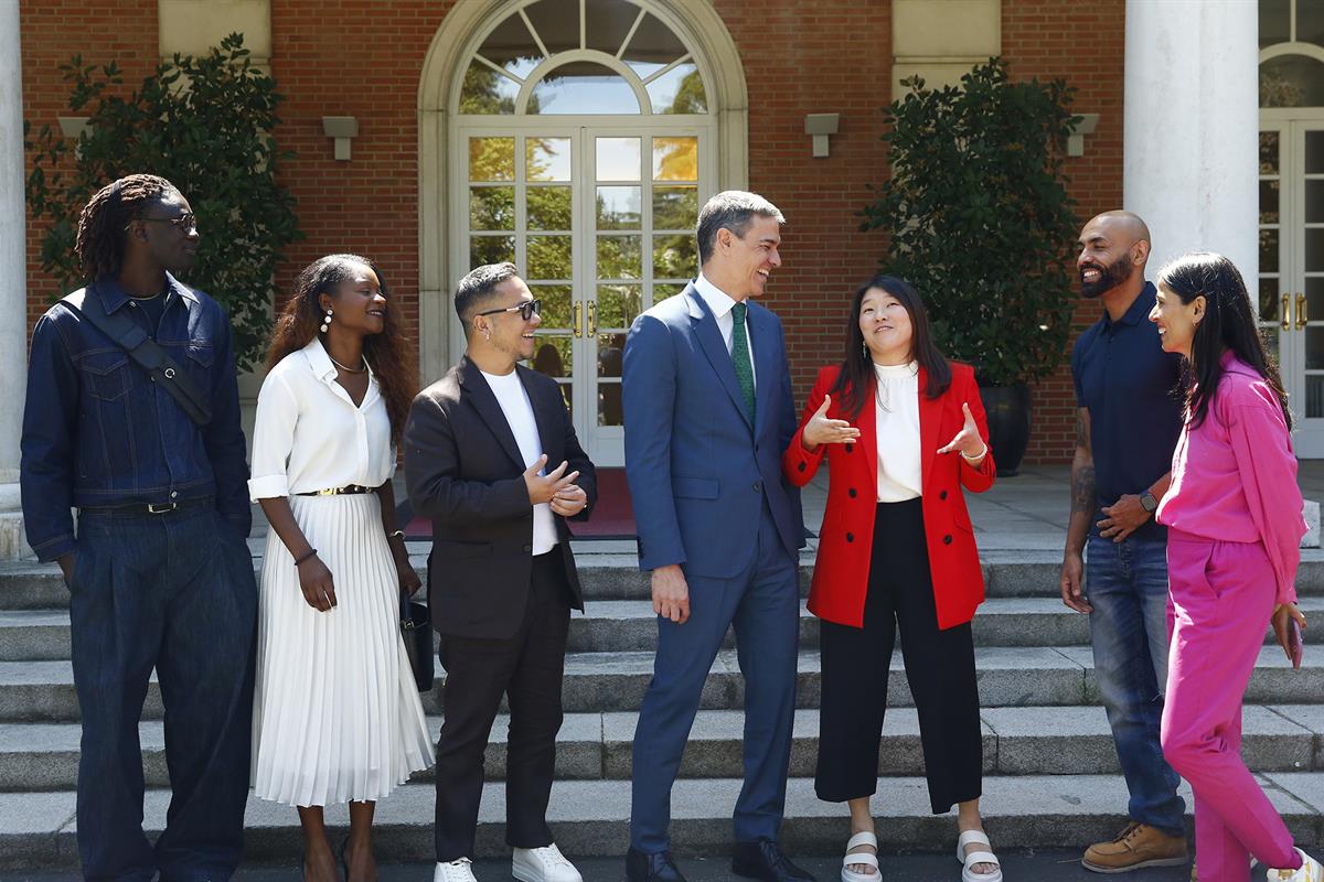 21/05/2025. Encuentro de Pedro Sánchez con creadores con motivo del Día de la Diversidad Cultural. El presidente del Gobierno, Pedro Sánchez...
