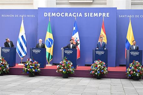 21/07/2025. Pedro Sánchez viaja a Chile. Declaración conjunta a los medios de comunicación de los jefes de Estado y/o de gobierno asistentes...