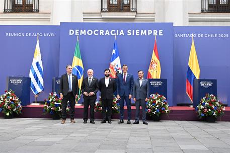 21/07/2025. Pedro Sánchez viaja a Chile. Foto de familia de los jefes de Estado y/o de gobierno tras la declaración conjunta a los medios de...