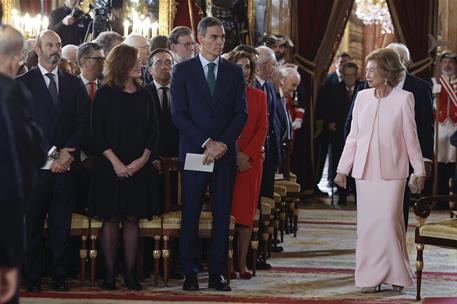 El presidente del Gobierno, Pedro Sánchez, junto a la reina Sofía