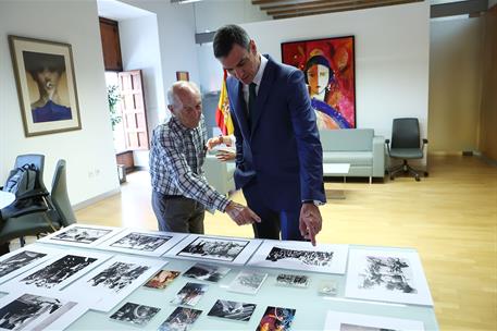 22/05/2025. Pedro S&#225;nchez se re&#250;ne con v&#237;ctimas de la DANA. El presidente del Gobierno, Pedro S&#225;nchez, junto a Pepe Vicent, cuya tienda de b...