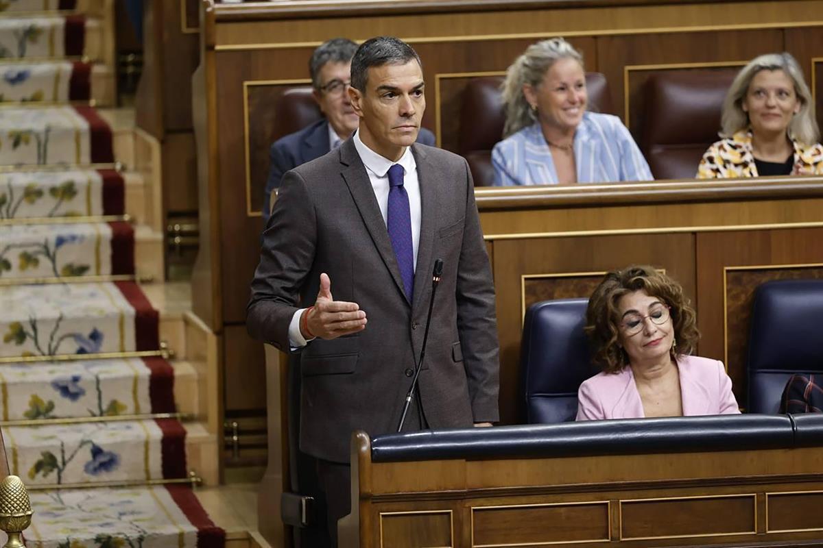 22/10/2025. Pedro Sánchez asiste a la sesión de control al Gobierno. El presidente del Gobierno, Pedro Sánchez, responde a una pregunta en e...