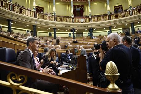 22/10/2025. Pedro Sánchez asiste a la sesión de control al Gobierno. El jefe del Ejecutivo, Pedro Sánchez, fotografiado en su escaño del Con...