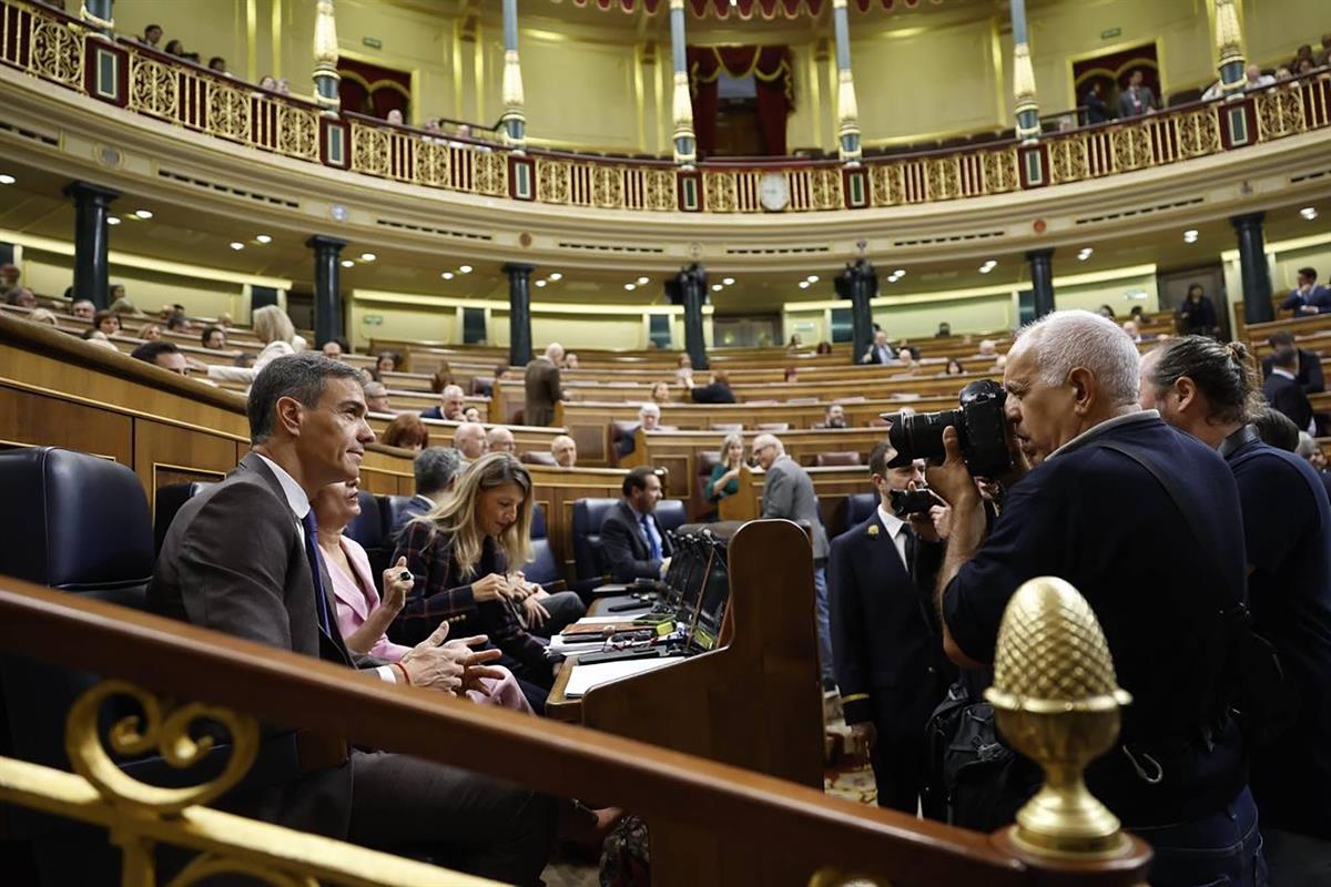 22/10/2025. Pedro Sánchez asiste a la sesión de control al Gobierno. El jefe del Ejecutivo, Pedro Sánchez, fotografiado en su escaño del Con...