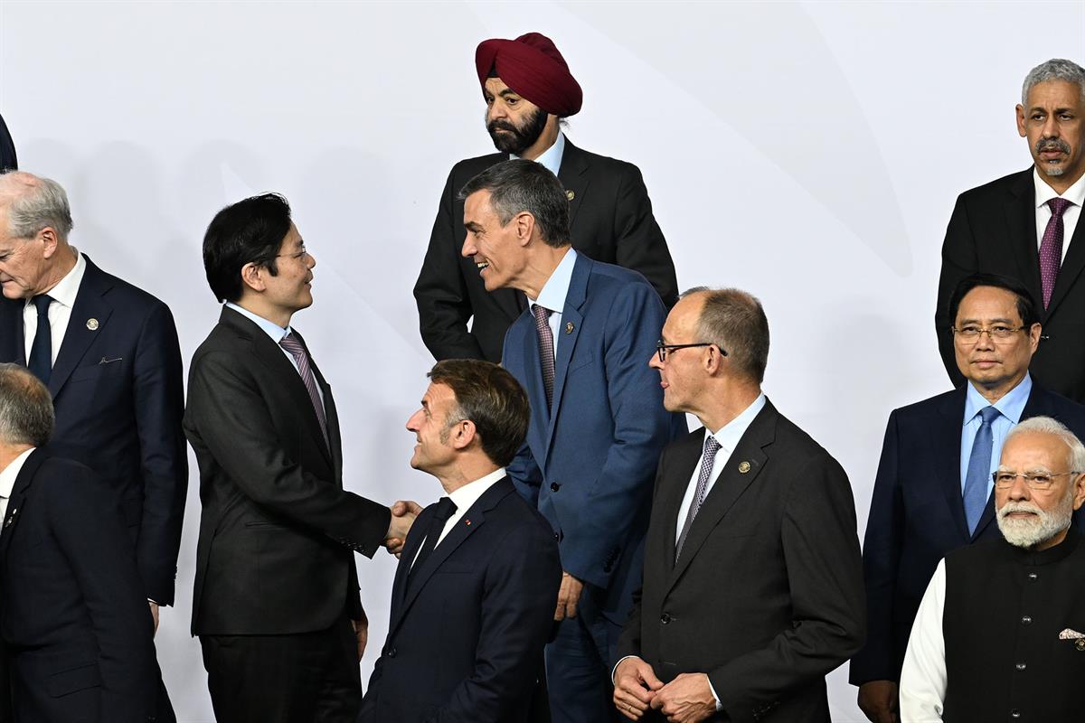 22/11/2025. Pedro Sánchez asiste a la Cumbre del G20 en Sudáfrica. El presidente del Gobierno, Pedro Sánchez, saluda a los mandatarios inter...