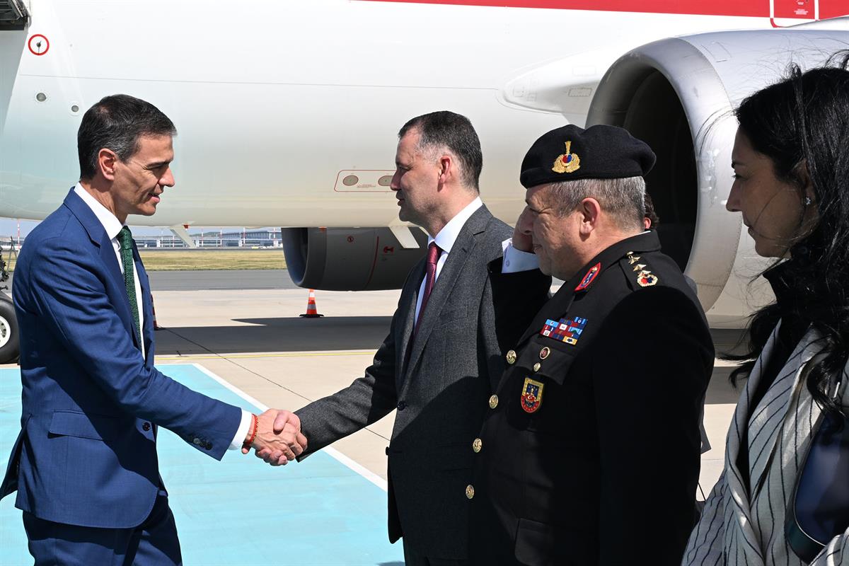 23/05/2025. El presidente del Gobierno viaja a Turquía. El presidente del Gobierno, Pedro Sánchez, a su llegada al aeropuerto de Estambul (Turquía)