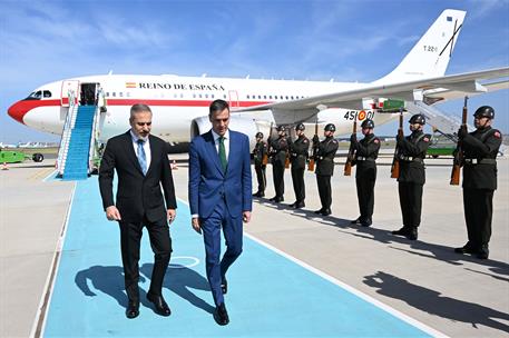 23/05/2025. El presidente del Gobierno viaja a Turqu&#237;a. El presidente del Gobierno, Pedro S&#225;nchez, recibe el saludo de la guardia de honores...