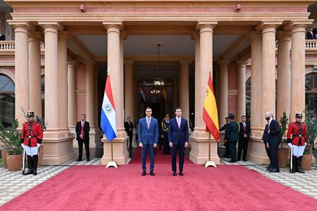 23/07/2025. Pedro S&#225;nchez viaja a Paraguay. El presidente del Gobierno, Pedro S&#225;nchez, junto al presidente de Paraguay, Santiago Pe&#241;a.