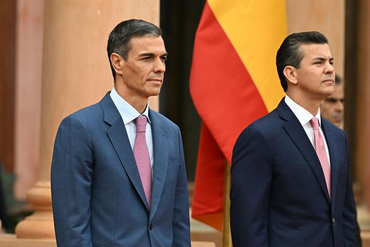 23/07/2025. Pedro Sánchez viaja a Paraguay. El presidente del Gobierno, Pedro Sánchez, junto al presidente de Paraguay, Santiago Peña.