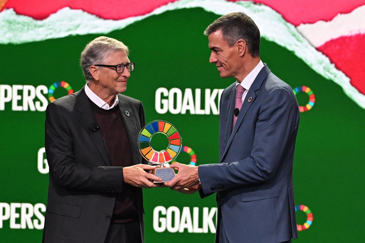 La Moncloa. 23/09/2025. Pedro Sánchez receives Global Goalkeeper Award