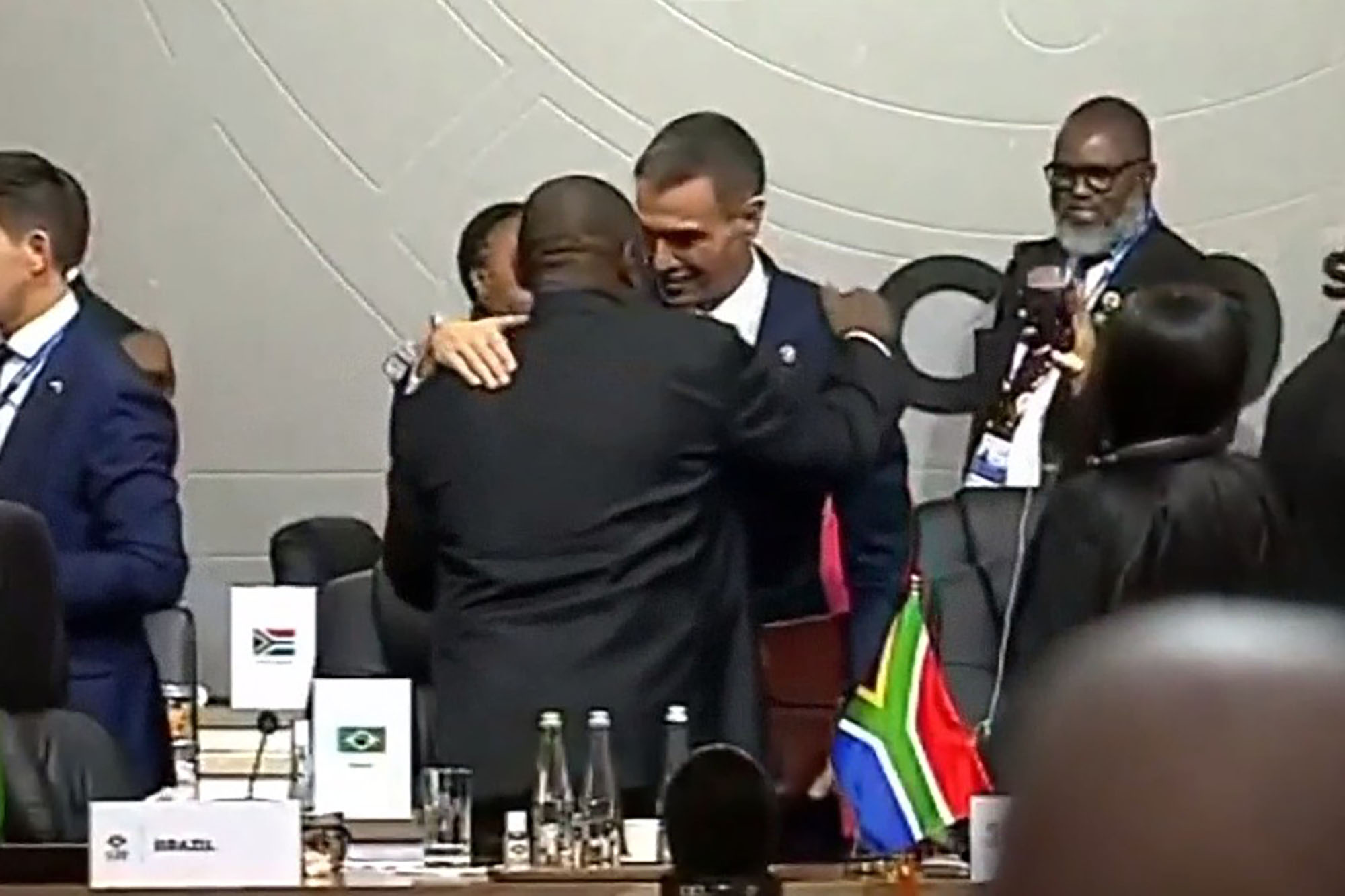 23/11/2025. Pedro Sánchez asiste a la Cumbre del G20 en Sudáfrica. El presidente del Gobierno, Pedro Sánchez, se despide en la clausura del G20