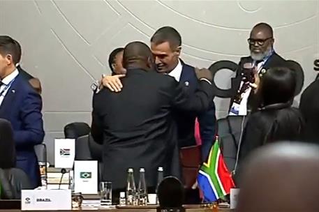 23/11/2025. Pedro Sánchez asiste a la Cumbre del G20 en Sudáfrica. El presidente del Gobierno, Pedro Sánchez, se despide en la clausura del G20