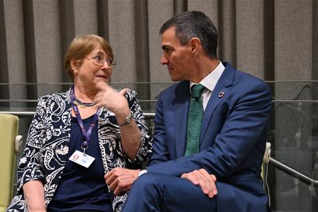 24/09/2025. Pedro Sánchez participa en el evento "En defensa de la democracia,luchando contra el extremismo". La expresidenta de Chile, Mich...